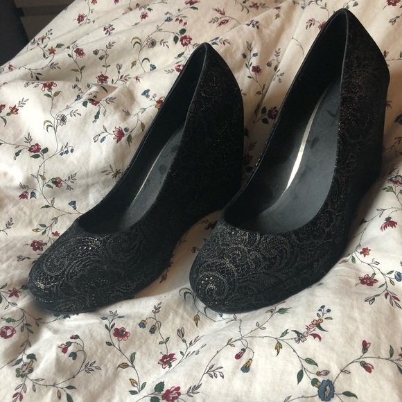 Black and gold wedges - Picture 5 of 5